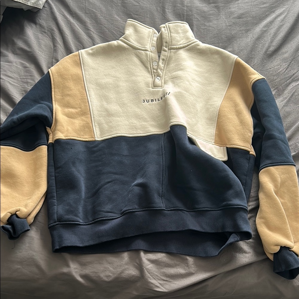 Cream and Tan Colorblock Sweatshirt with Retro Style